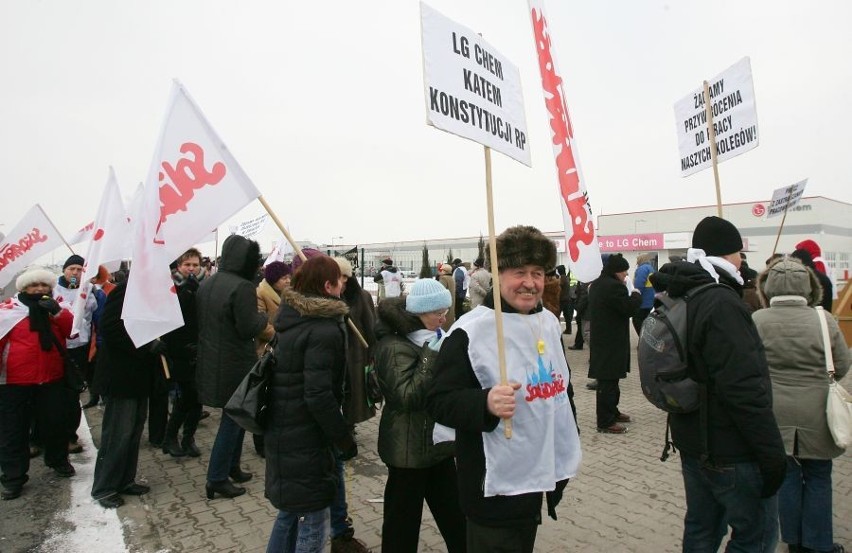 Wrocław: Około 100 osób manifesowało przed LG Chem