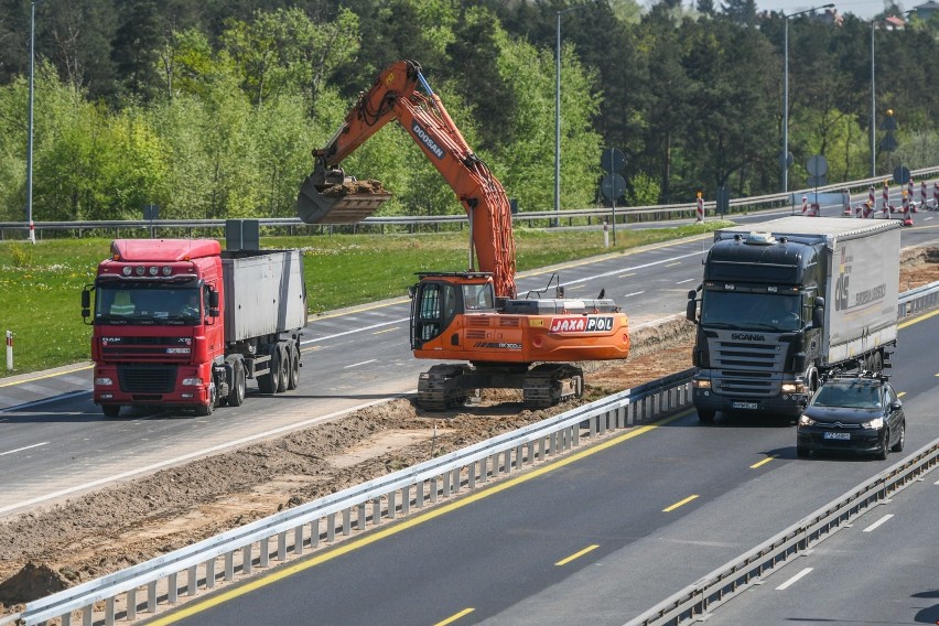 Trwają prace nad rozszerzeniem obwodnicy Poznania w ciągu...