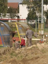 JAROCIN - Robotnicy powrócili do budowy trybun ZOBACZ ZDJĘCIA