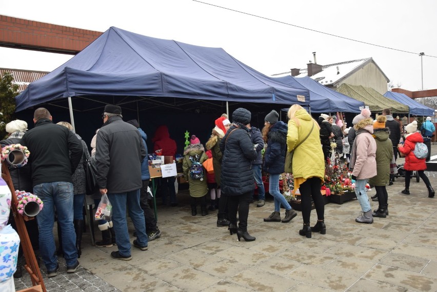 Jarmark bożonarodzeniowy w Łazach. Jest rękodzieło, świąteczne ozdoby i foodtrucki FOTO