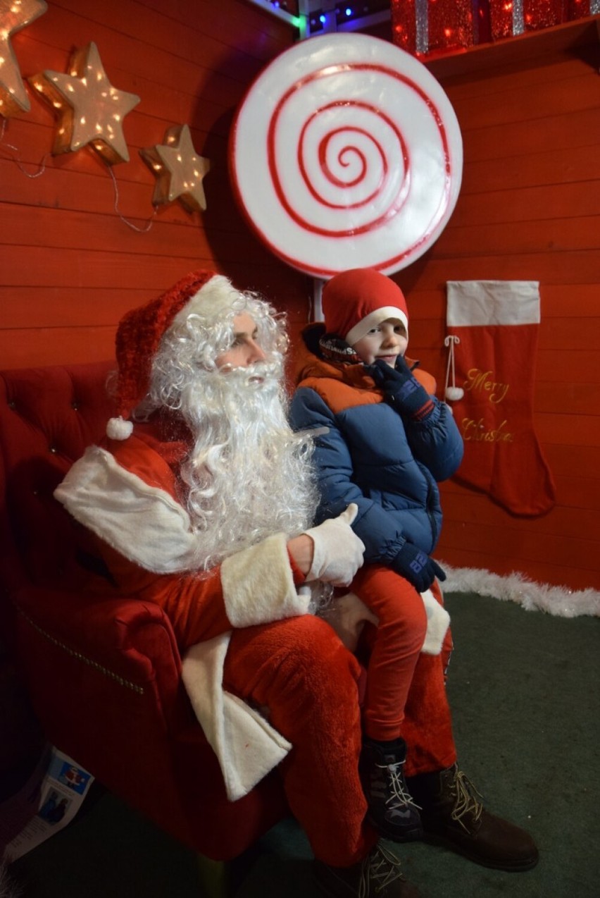 Mikołajki w Kaliszu. Rozświetlenie choinki i zabawa ze...