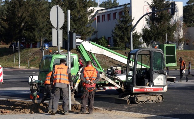 Od wczesnych godzin porannych, w poniedziałek 11 października zostanie przywrócony ruch pojazdów na skrzyżowaniu ul.  Konstytucji 3 Maja – Południowej – Strażackiej.