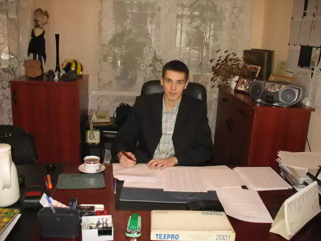 Przemysław Ziółkowski w fotelu dyrektora XXI LO. Fot. Krzysiek Baraniak