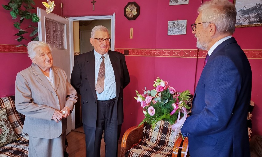 Jubileusz 60-lecia małżeństwa z gminy Skoki. Parę odwiedził burmistrz 