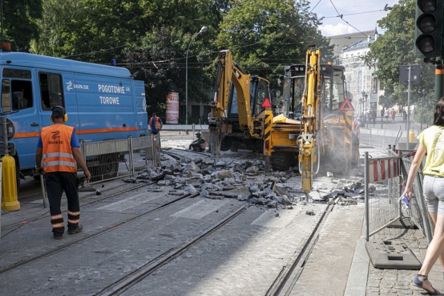 Trwa remont torowiska przy Poczcie Głównej