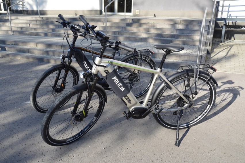 Policjanci z Chełma mają nowe elektryczne rowery do patroli. Zobacz zdjęcia