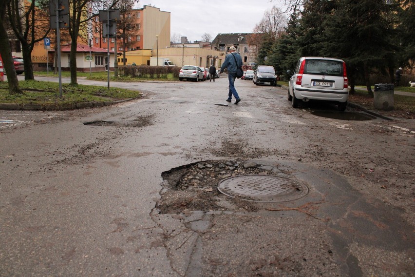 Po zimie drogi w Olkuszu są jeszcze bardziej dziurawe