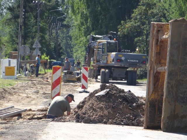Trwa budowa kanalizacji w ulicy Jodłowej w Zduńskiej Woli