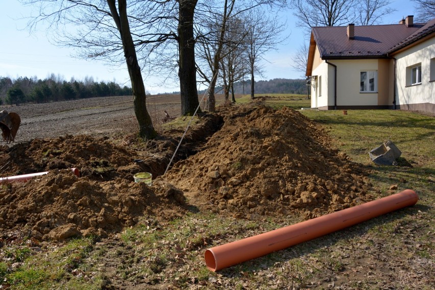 Wartość prac przy kanalizacji w Dobrej, Hłomczy i Łodzinie...