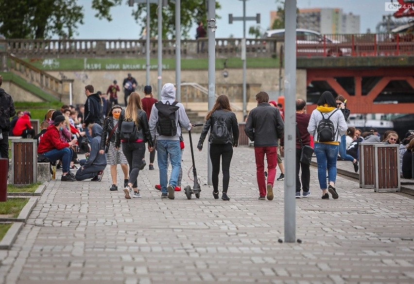 "Odmrażanie" Szczecina. Zapełniły się bulwary               