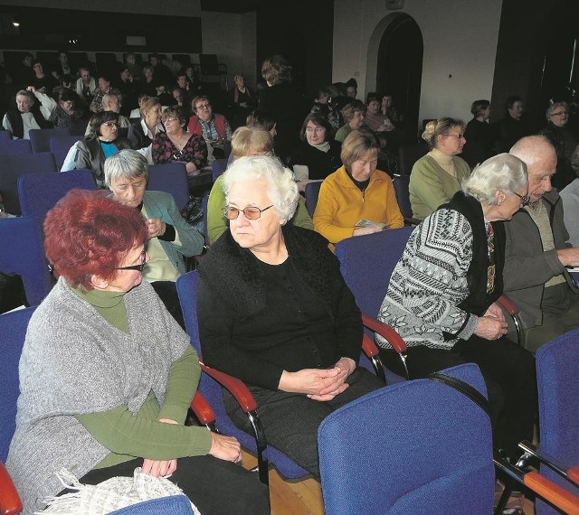 Na wykładach Uniwersytetu Trzeciego Wieku, sala zwykle jest wypełniona słuchaczami po brzegi