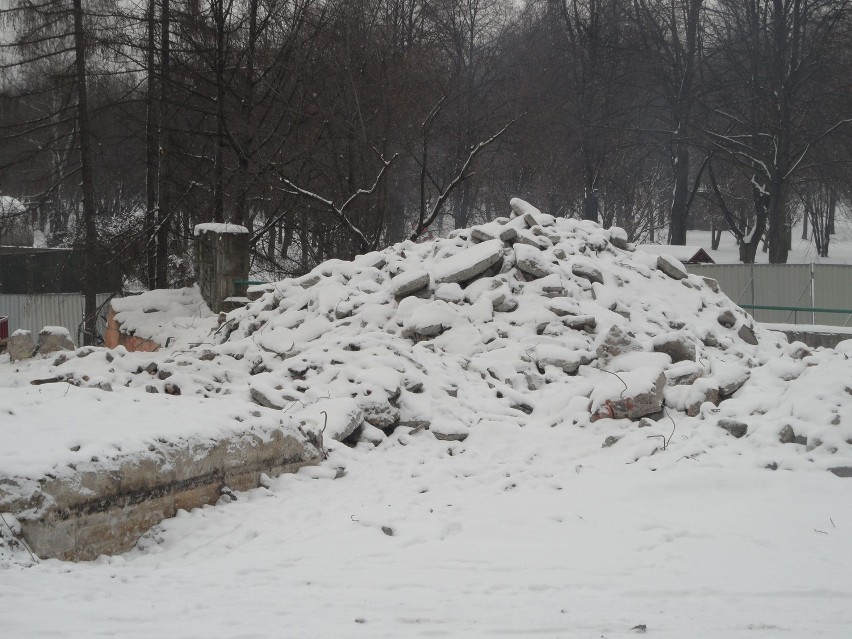 Budowa Elki w Chorzowie: Prace trwają mimo sypiącego śniegu