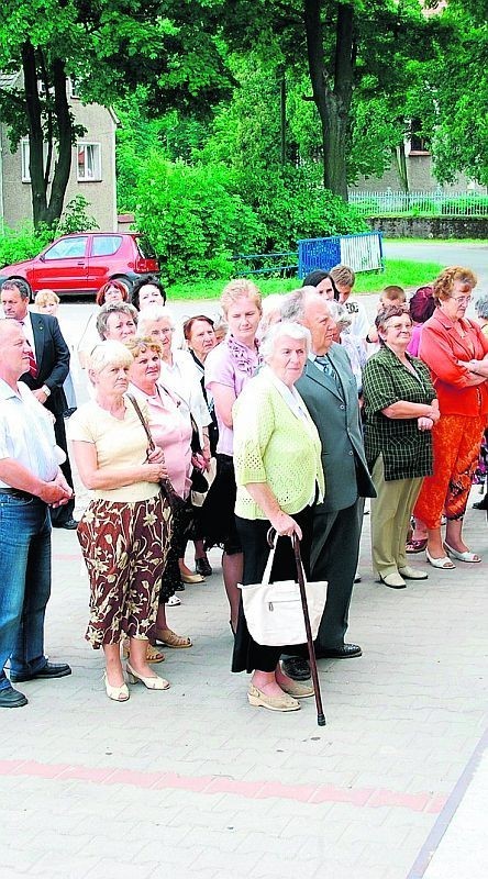 W Brzeźnicy wmurowano pamiątkową płytę