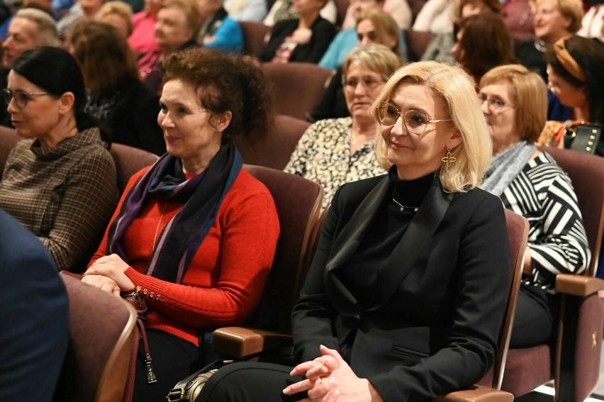 Piękny koncert Haliny Frąckowiak na Dzień Kobiet w Katolickim Domu Kultury w Sandomierzu. Zobacz zdjęcia