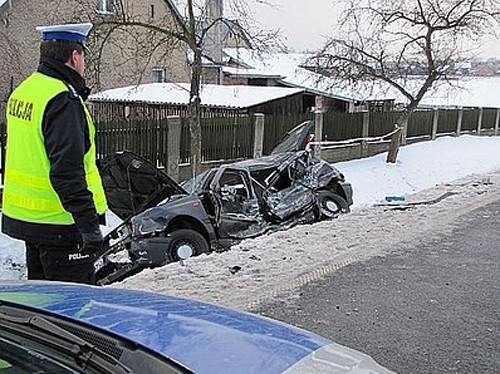 Tragiczny wypadek w Sierakowie Śląskim. Zginęła kobieta, cztery osoby ranne