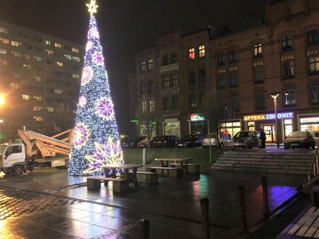 270 dekoracji świątecznych, w tym ozdoby na latarniach, rzeźby oraz choinka ozdobi w tym roku ulice