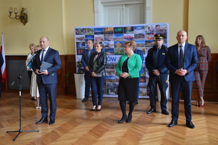 Trudna sytuacja finansowa Tomaszowa Maz. z powodu koronawirusa. Prezydent zapowiada łączenie spółek, wydziałów i cięcia w oświacie