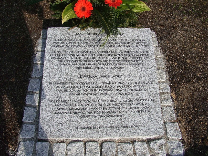 Uroczystość na cmentarzu niemieckim w Starym Czarnowie ku pamięci ofiar z masowej mogiły w Malborku