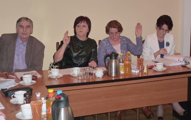 Największą dietę pobierała przewodnicząca Rady Gminy Gidle Maria Przerada (druga z prawej)