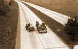 Autostrada A4 po wojnie. Zdjęcia archiwalne z lat 40. i 50. XX wieku z okolic Wrocławia. Ani jednego samochodu, ale dużo rowerów. Galeria