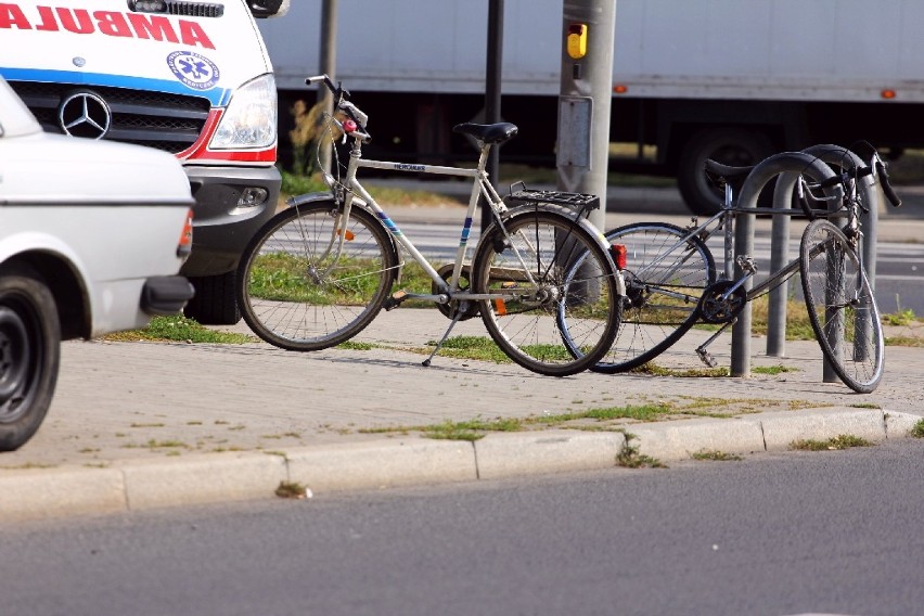 Potrącenie rowerzysty w Legnicy (ZDJĘCIA)