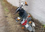 34-latek z Grodkowa miał 2 promile, rozbił się motorowerem na słupie i poszedł do domu