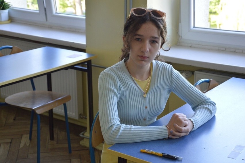 Pierwszy dzień egzaminu ósmoklasisty 2023 w Stalowej Woli, język polski pisało blisko 800 uczniów. Zobacz zdjęcia