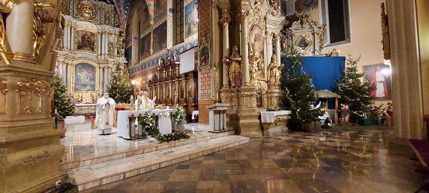 Pasterka w kaliskiej katedrze. "Boże Narodzenie daje człowiekowi nadzieję"
