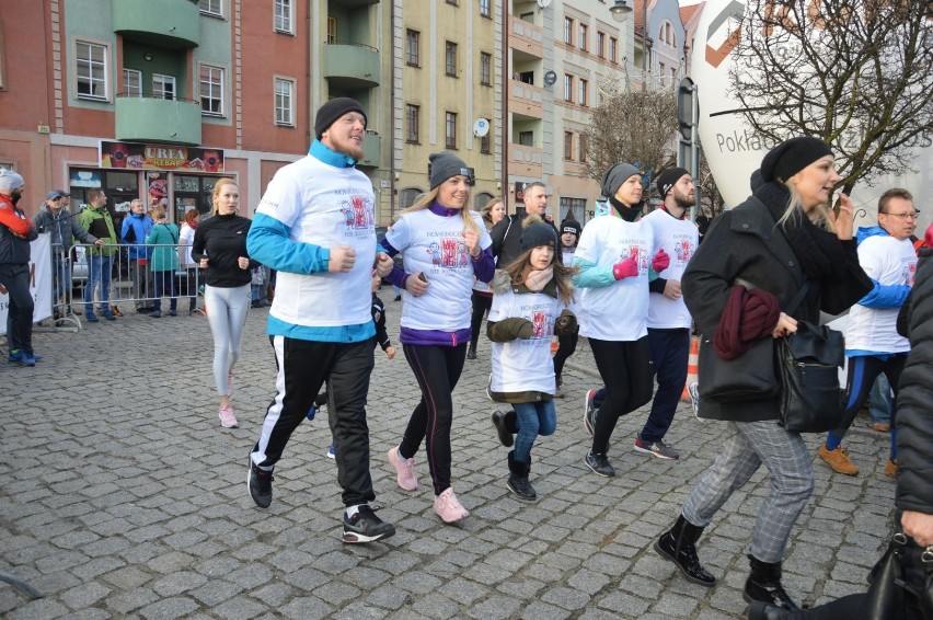 Marszobieg Noworoczny w Głogowie. Mieszkańcy powitali rok 2018 na sportowo [ZDJĘCIA]