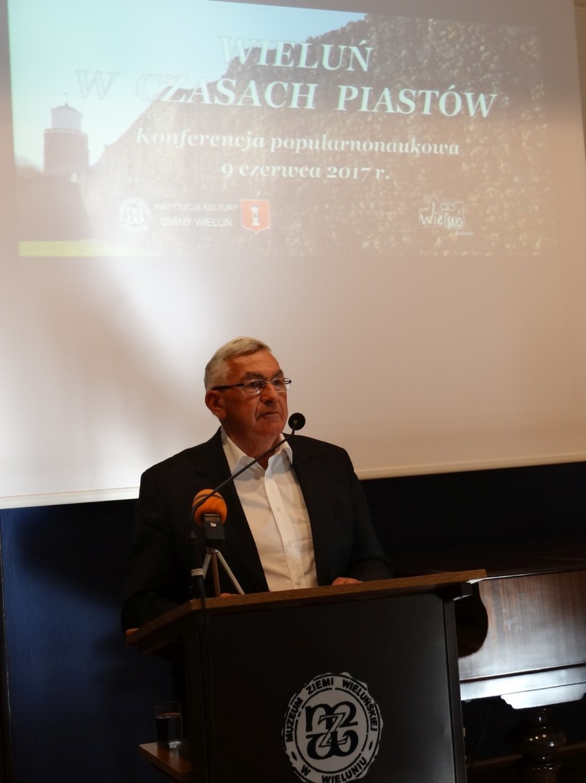 O Wieluniu w czasach Piastów. Konferencja w muzeum [FOTO]