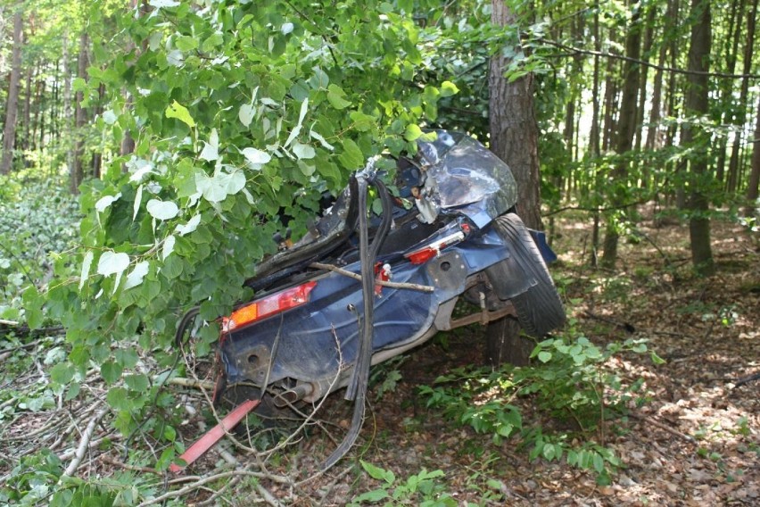 Kierowca uciekł po wypadku, bo jechał bez prawa jazdy