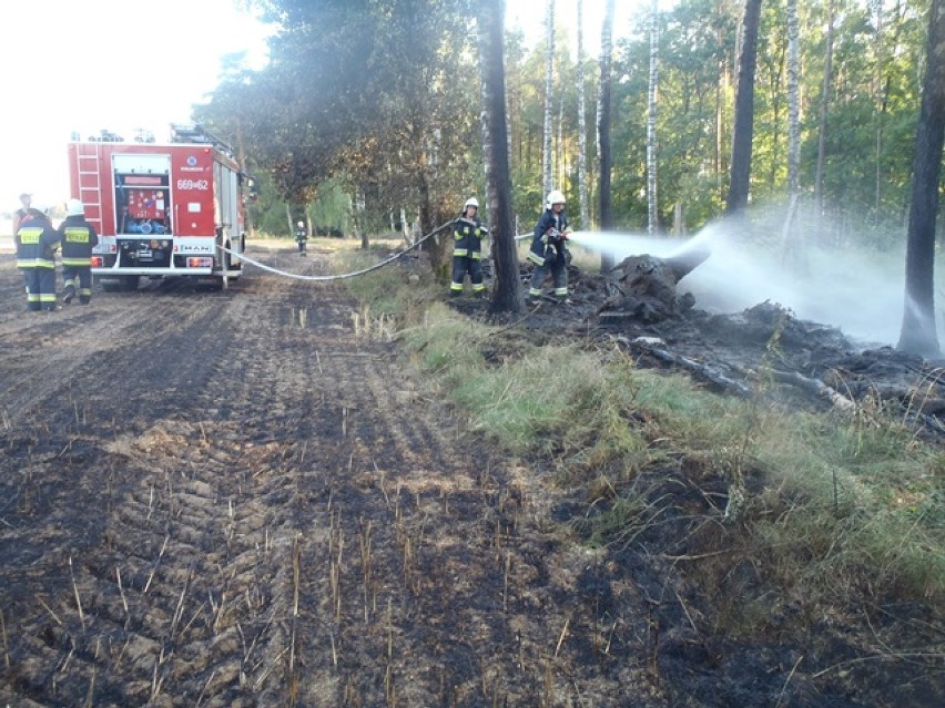Pożar w czasie prac polowych w Kiełpinie [ZDJĘCIA]