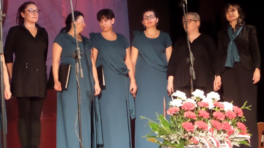 Koncert finałowy XXVI Wojewódzkiego Festiwalu Pieśni Patriotycznej w Myszkowie ZDJĘCIA