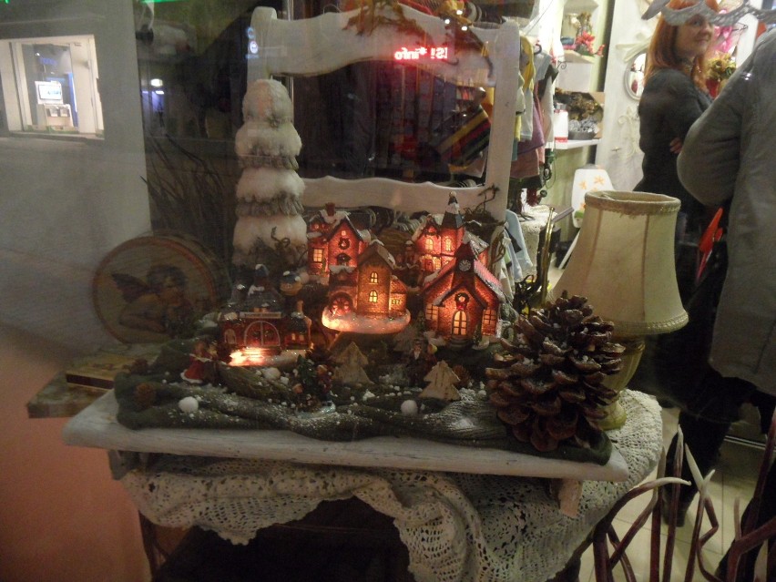 Choinka 2013 w Bytomiu - pojawiły się świąteczne iluminacje i ozdoby