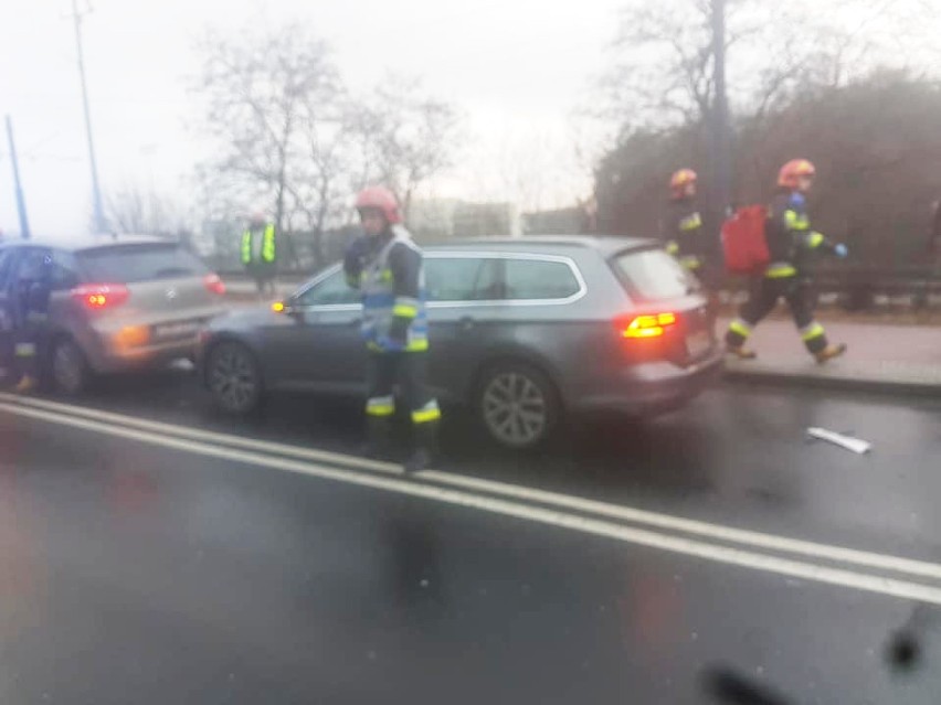 Około godziny 8.20 doszło do zderzenia trzech pojazdów na...