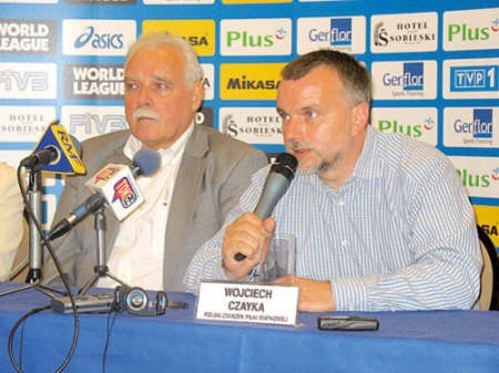 Wojciech Czayka (z prawej) i Waldemar Wspaniały odpowiadali wczoraj na pytania dziennikarzy.