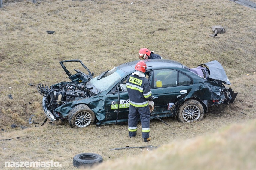 Poważny wypadek na A1. Trzy osoby w szpitalu, przyleciał śmigłowiec [wideo, zdjęcia]