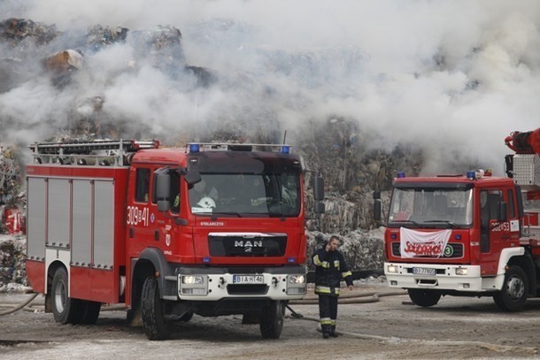 Pożar wysypiska śmieci w Giebni