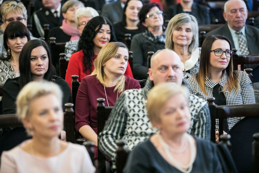 Stalowy Anioł 2018. Urząd Marszałkowski nagrodził 7 osób i 4 zespoły wyróżniające się w działalności pomocy społecznej [zdjęcia] 