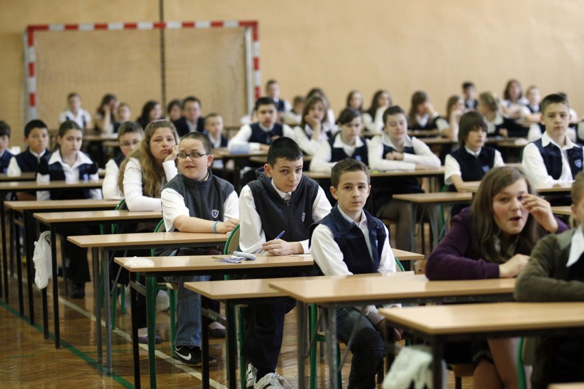 Legnica: Uczniowie szóstych klas mają za sobą pierwszy egzamin (ZDJĘCIA)
