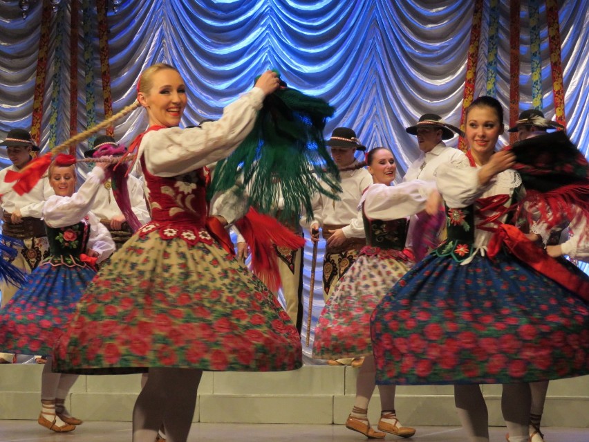 Tradycja i bogata historia. Folklor w wykonaniu zespołu „Śląsk" w Bytomskim Centrum Kultury. ZDJĘCIA