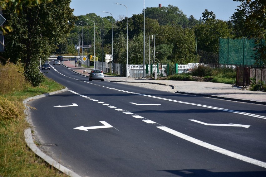 Tak wygląda ulica Dworcowa w Żninie z pasami dla pieszych...