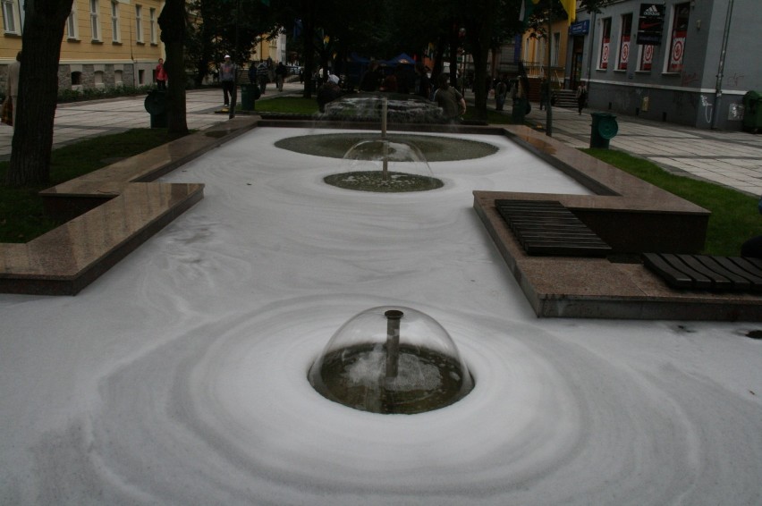 W fontannie mogą powstać kręgi