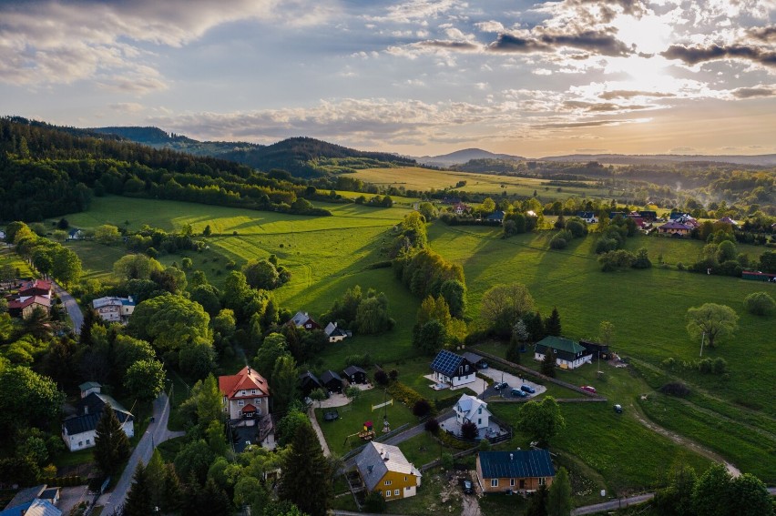 Domek Skowronek w Szczytnej z widokiem na góry Bystrzyckie i...