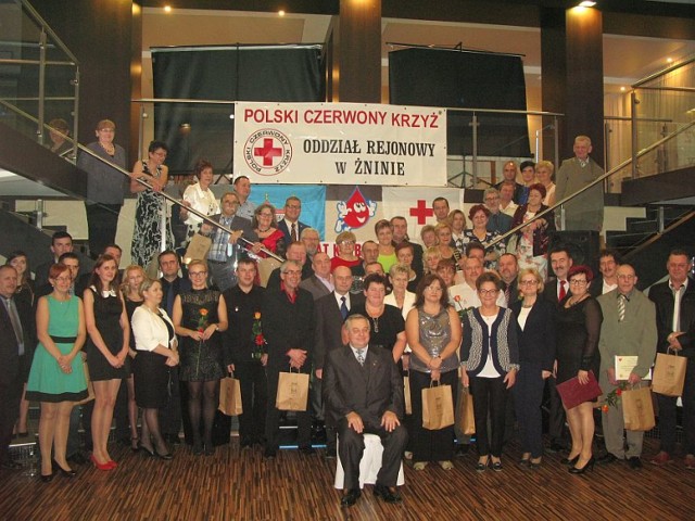Członkowie klubu HDK w Żninie podczas jubileuszowej uroczystości.