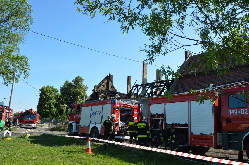 Ogień wybuchł o 2.15 w nocy. Ludzie uciekali z domów w...