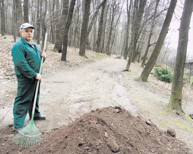 Na wiosnę w naszym arboretum jest mnóstwo pracy - mówi Piotr Taszka.