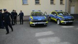 Flota chojnickich policjantów wzbogaciła się o dwa nowe radiowozy. Będą jeździć w drogówce [WIDEO]