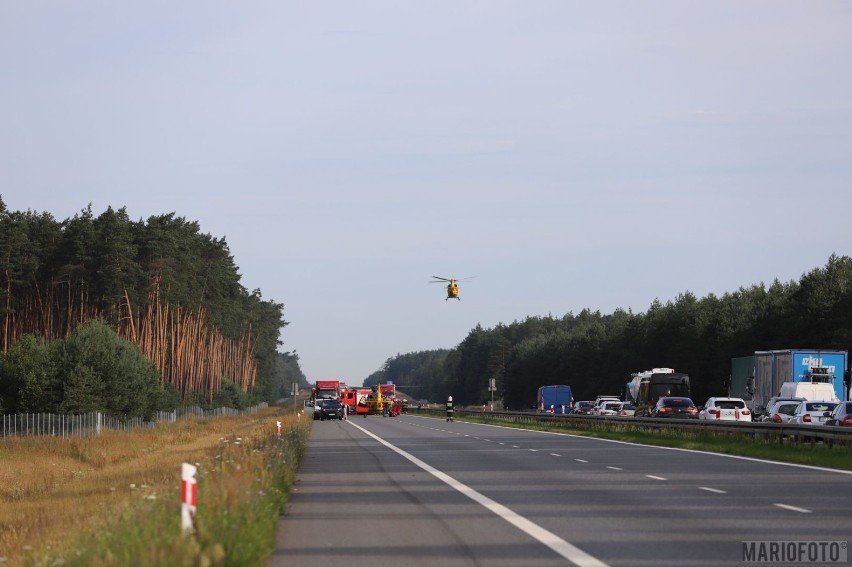 Wypadek rodziny na autostradzie A4 w Ochodzach pod Opolem. Dwie osoby nie żyją, dwie ranne