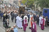 Gniezno: procesja z obrazem Matki Boskiej Częstochowskiej z Fary do Katedry 